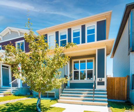 Exquisite 4bedroom home 10mins away from airport - Housity