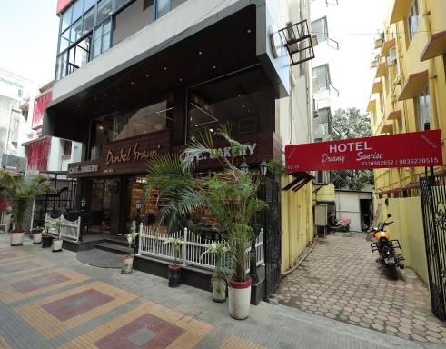 Dreamy Sunrise by StayApart - Housity