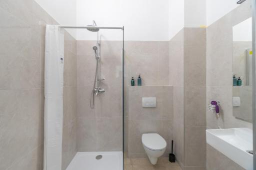 Centre Apartments - Housity