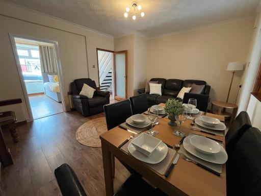 Bright and Spacious Home in Port Tennant - Housity