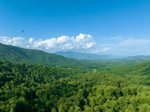 --Mountain Chalet Getaway with Breathtaking View Next to Tail of Dragon-- - Housity
