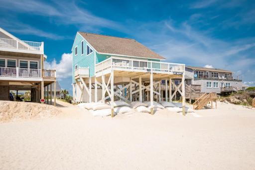 Just Beachy by Oak Island Accommodations - Housity