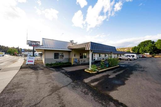 Budget 8 Motel - Housity