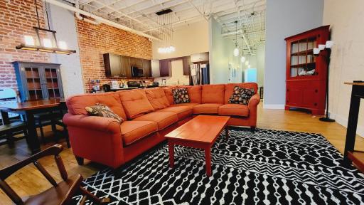 Family-Friendly 3 bedroom in Historic building! - Housity