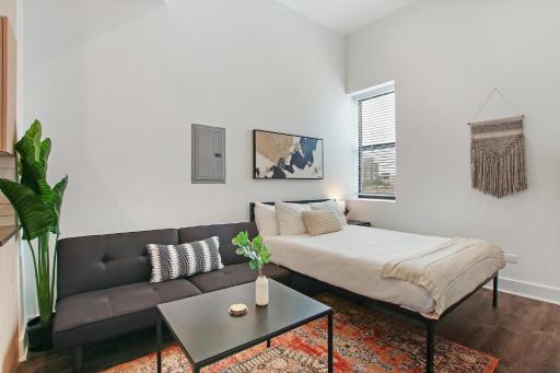 Simple Studio Apt with In-unit Laundry - Wilson 403 - Housity