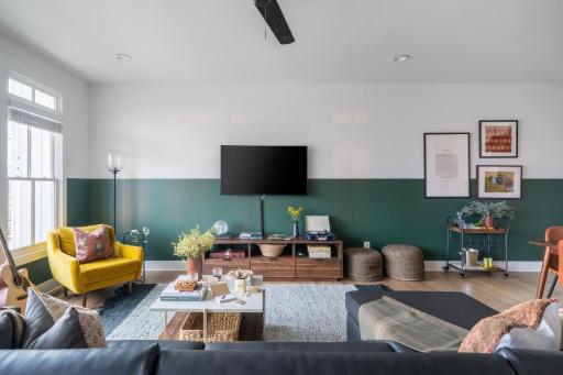 Emmylou by AvantStay Magnificent 4BR Condo in Heart of Nashville - Housity