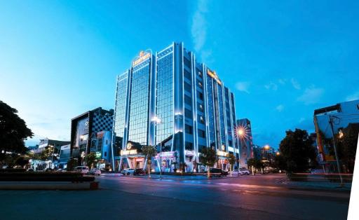 Luxury6 Hotel - Housity