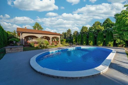 Pool house - Housity