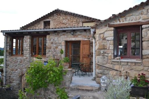 Deux chambres d hôtes attenantes avec salon salle à manger privatif en Cévennes Gardoises - Housity