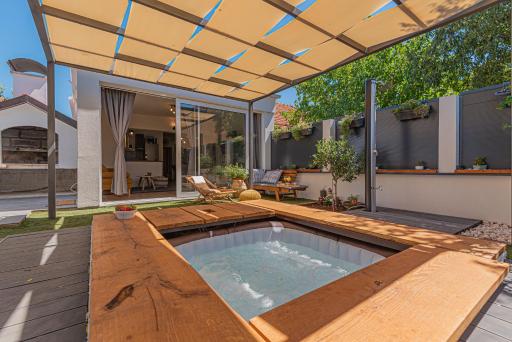 Lux house Versys with jacuzzi - Housity