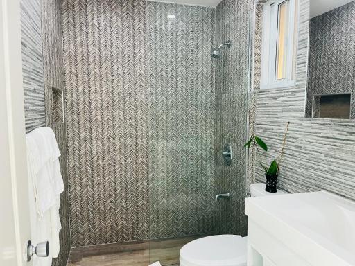 Luxury Apartments and Rooms,The Lagoons - Housity