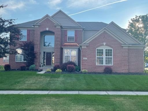 Beautiful, Spacious 6 Beds, 6 Bath with Theater room and Hot Tub - Housity