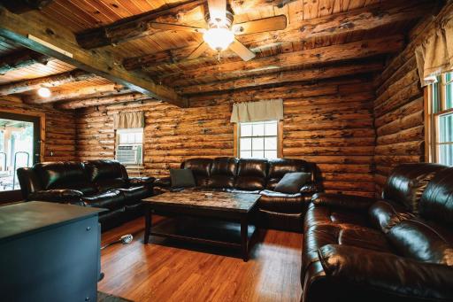 Afton Cabin - Housity