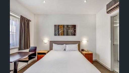 435/247 gouger st. ex hotel room in the city - Housity