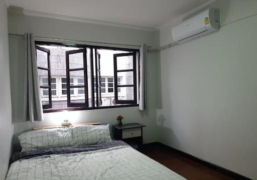 Kru Nat's Bed & Breakfast w/ Private Rooms & Gym - Housity