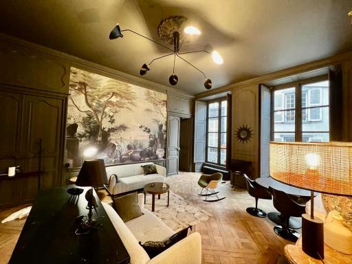 Luxueux 2 pièces 65m2 Hôtel Particulier XVII ième siècle-Centre Historique Clermont-Ferrand - Housity