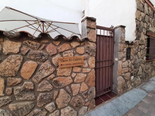 Casa con patio y chimenea en Piedralaves - Housity