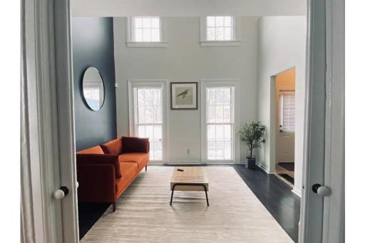 Modern 5BR Residence with Lots of Space for Friends and Family - Housity