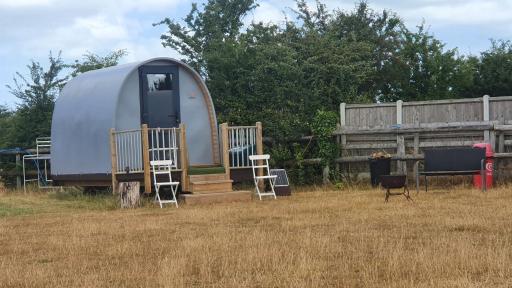 Nelson Park Riding Centre Ltd - Fox Pod Glamping Pod - Housity