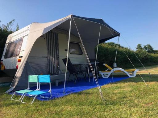 Volledig uitgeruste 2/3 persoons caravan - Housity