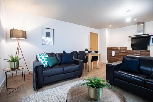 Stylish 2 Bed City Centre Apartment Sheffield - Available & Book Today - Housity