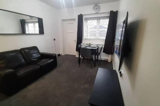 Entire Rental, Easy Reach to Etihad Stadium - Housity