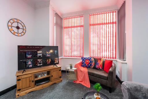 Ground Floor 2 Bedroom Comfortable Spacious Home Miracle - Housity