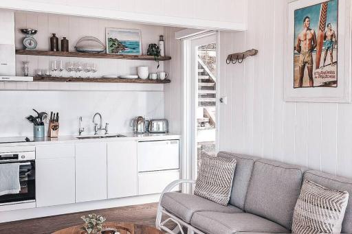 BAY PROPERTIES . Beach House Studio - Housity
