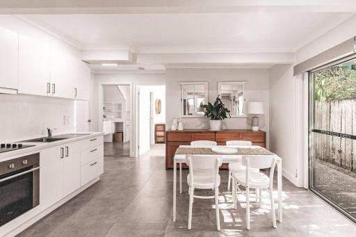BAY PROPERTIES . Summer Salt On Main - Housity