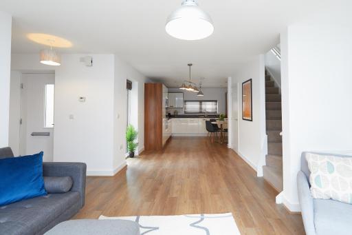 Derby City Centre - Train Station Roof Terrace House 3 Bed - Housity