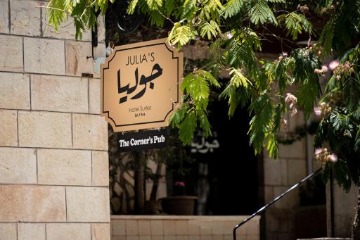 Julia's Hotel Suites - Housity