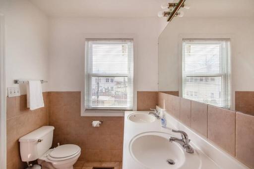 Relaxing, Spacious, Private, Walkable in Petworth! - Housity