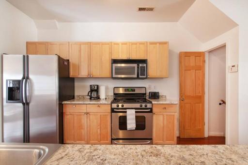 Relaxing, Spacious, Private, Walkable in Petworth! - Housity