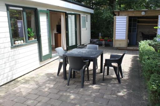 Sfeervolle chalet met terras, H14 De Veldkamp, Epe, voor 4 personen - Housity