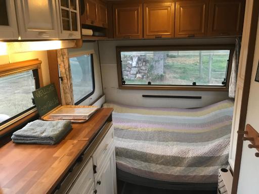 SIMPLE LIVING - Beds 190 cm - Dogs welcome on request - CARAVAN - COSY FARM BnB - Housity