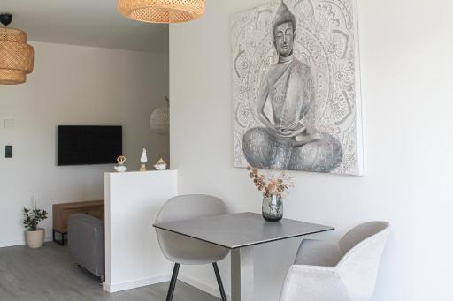 Buddha Apartment - stadtnah, Balkon, Parkplatz, E-Ladestation für Autos & Fahrräder, Fitnessstudio - Hizvo