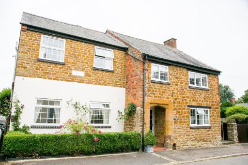 Charming country cottage with garden - Housity