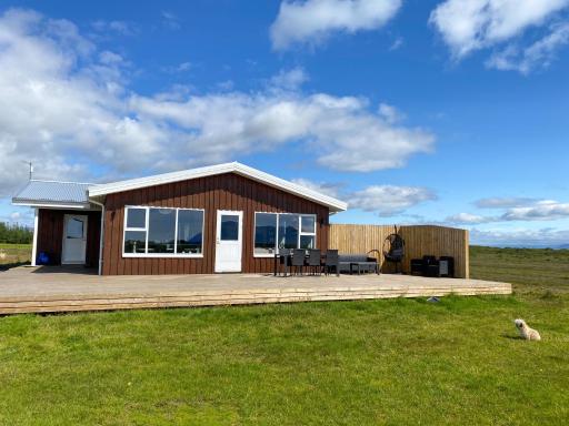 Beautiful house in the nature of West Iceland - Housity