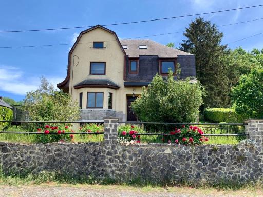 Gezellige villa met open haard en zonnige tuin. - Housity