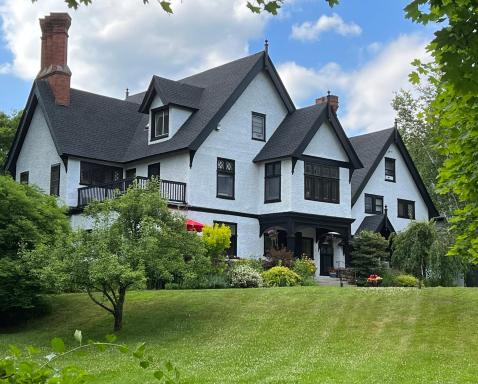 Manor House Inn - Housity