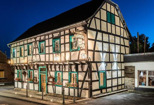 Land-Hotel Zum Schwan, Garni E-Ladestationen, Nähe Phantasialand Nähe Palmenparadies Euskirchen - Housity