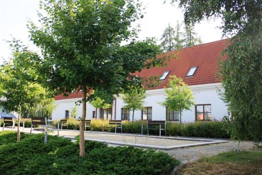 Depandance - vedlejší budova u Zámku Třešť - Housity