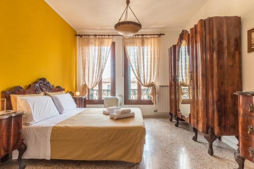 Colombina House close to the Train Station - Housity