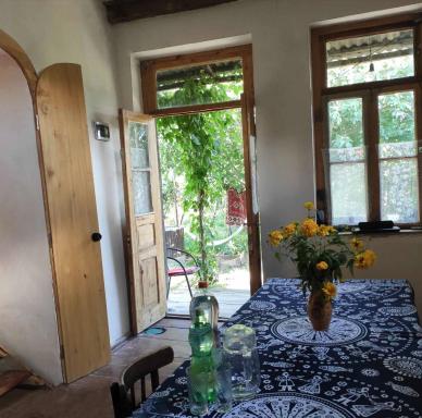 Mzia's Garden - Housity