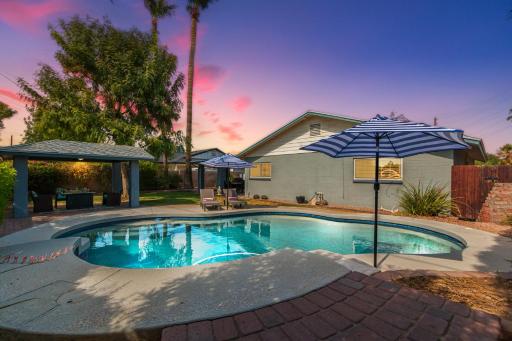 The Desert Drift Away - Housity