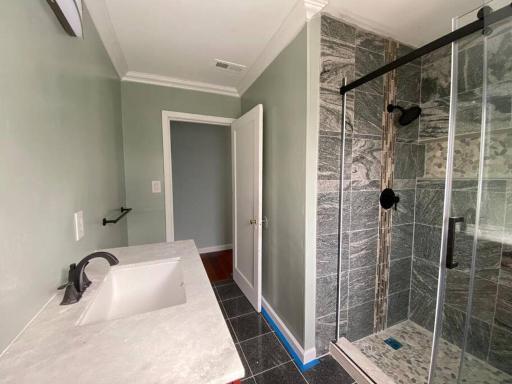 Modern 4 Bed Bungalow San Leandro-Oakland Airport WasherDryer Ideal for Long Term Stay - Housity