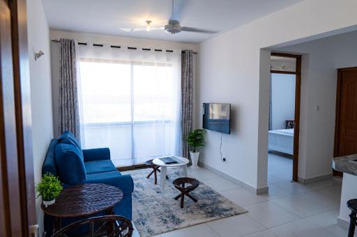 Light House- 1 BR- 43 inch Smart TV- Hot Shower - Housity