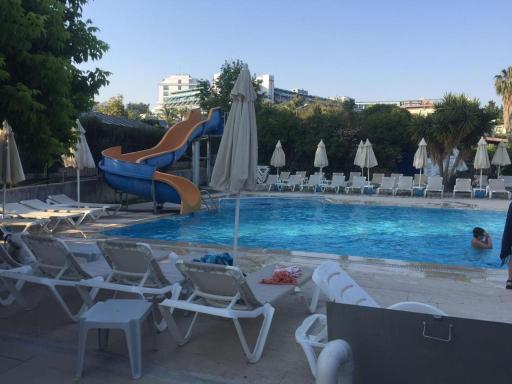 SEA AND POOL S?DE M AND B AND E HOUSE - Housity