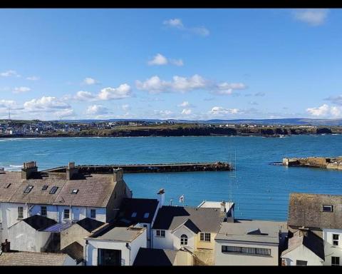 Portrush Penthouse Stunning Harbour & Atlantic Views only 2 mins walk to Harbour & Ramore - Housity