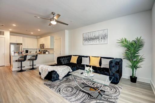Upscale Getaway with Pool & Gym Netflix Disney - Housity